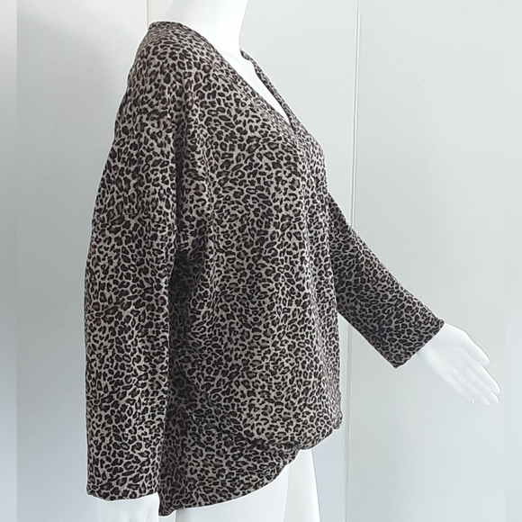 EMGEE Drape Front Hi-Low Leopard Print Drop Long Sleeve Blouse Sz M - Picture 2 of 7